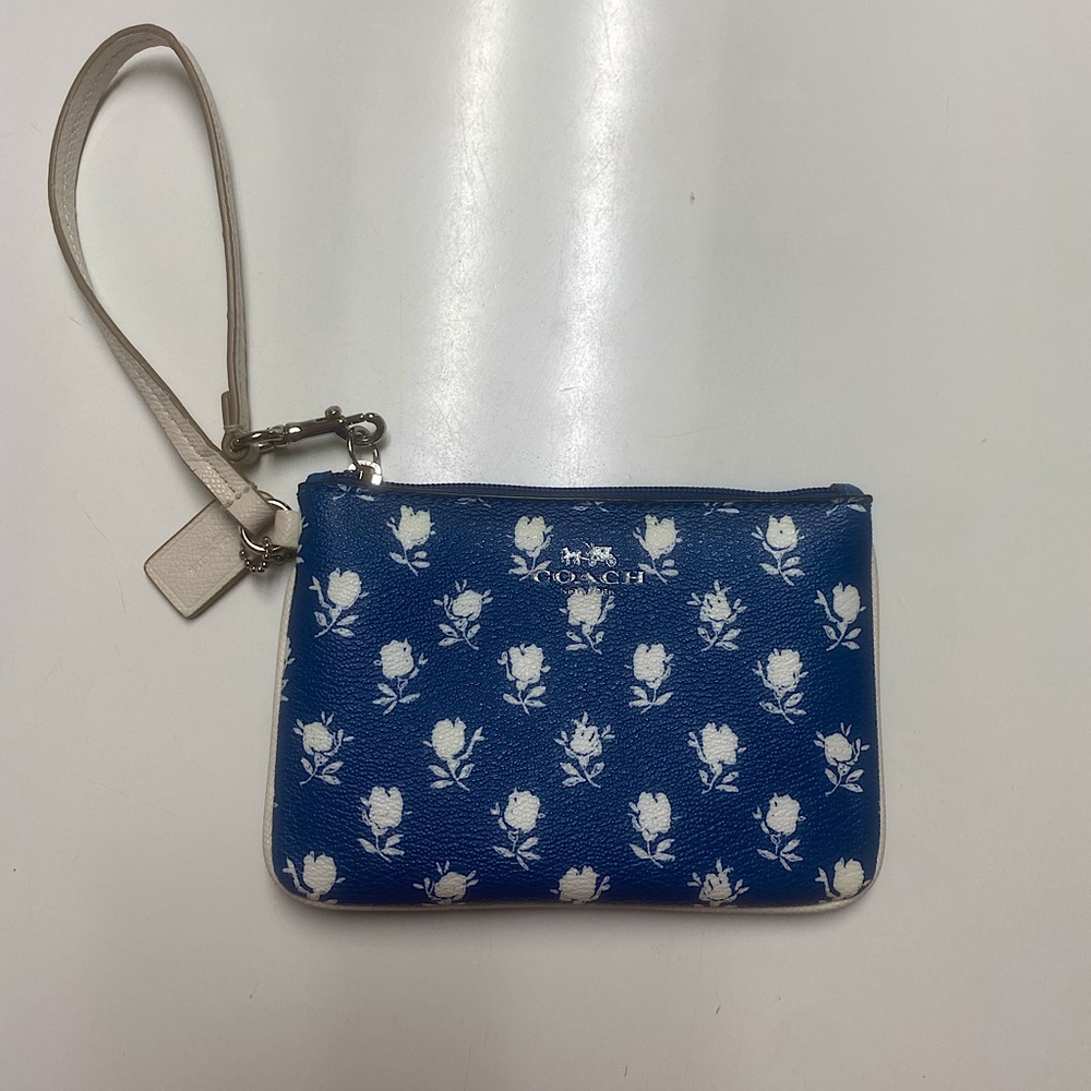 Small Coach floral wristlet